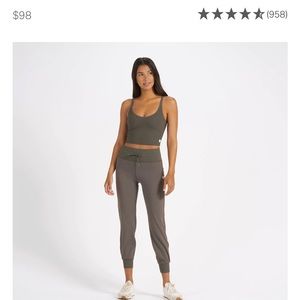 Vuori Daily Jogger, Oregano size M. Worn once, perfect condition.